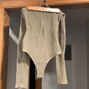 NWOT Good American off shoulder long sleeve